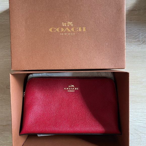 Leather COACH Cosmetic Case in Scarlet #49748 - Picture 3 of 6